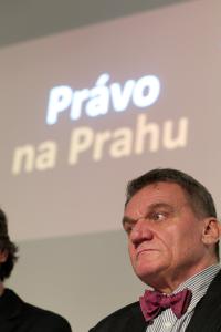 Verejna_diskuse_na_tema_Pravo_na_Prahu_01