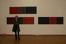 Ingrid Ledent (Belgie, 1.cena) před vlastní instalací &#34; Vnitřní trvání II &#34; na Staroměstské radnici .