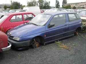 x212_i_alfa_romeo_modra_jpg