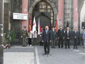 Pietní shromáždění na Staroměstském náměstí k uctění památky 27 představitelů českého stavovského odboje, kteří byli popraveni 21. června 1621. Mezi v...