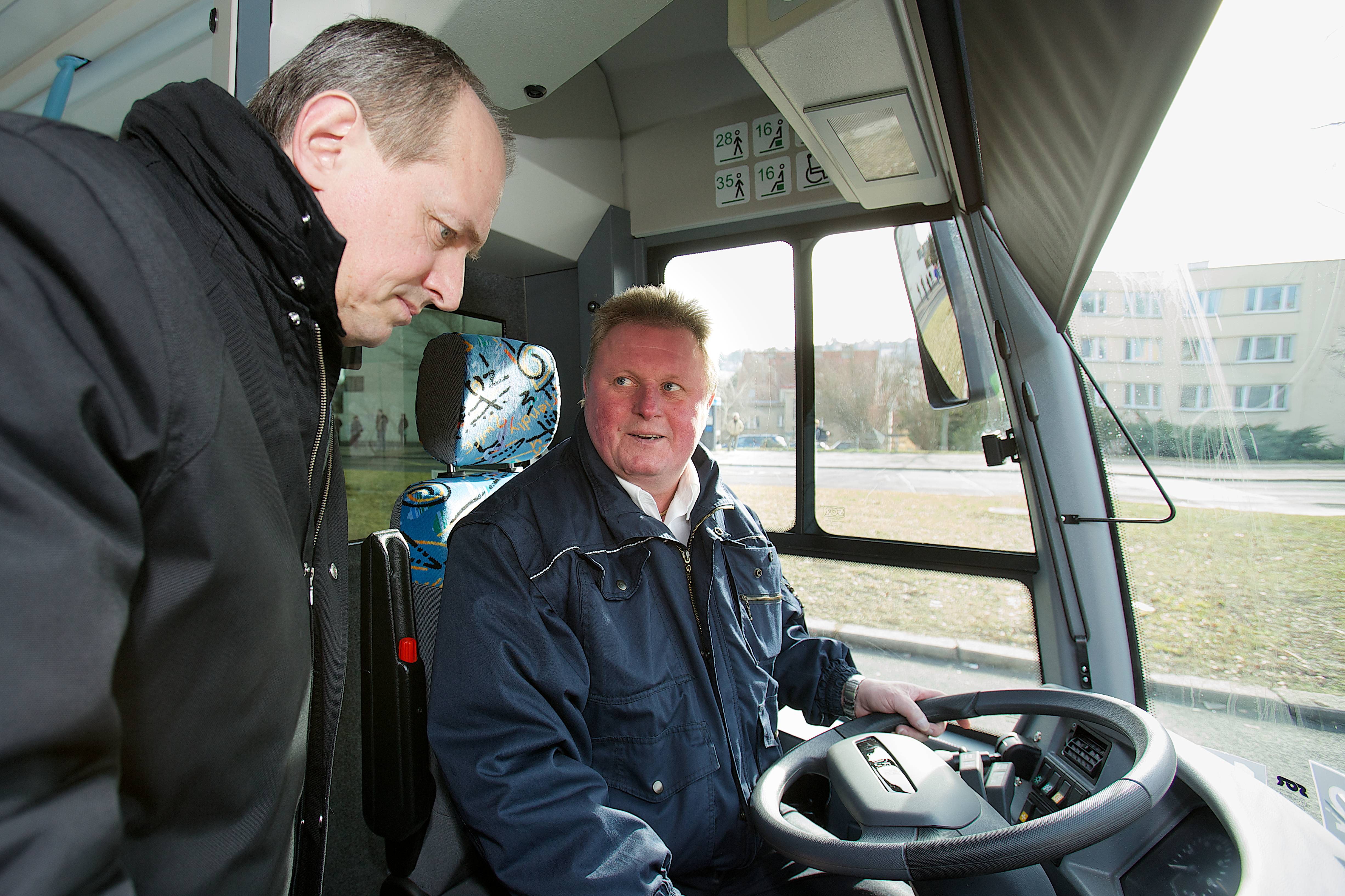 Jiří Pařízek, radní hl. m. Prahy pro dopravu, vítá možnost zařadit alespoň na krátkou dobu elektorubus do provozu.