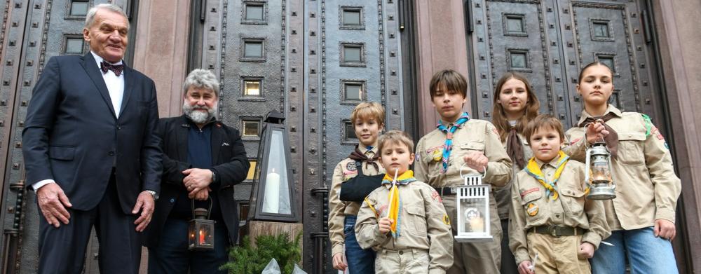 Primátor Svoboda a náměstek Hroza se skauty