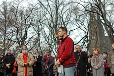 Dnes krátce před polednem proběhla na Vyšehradě za účasti radního hl. m. Prahy Petra Štěpánka slavnostní výsadba Stromu míru, které se zúčastnili zástupci různých duchovních tradic a další představitelé politického a kulturního života. Na Vyšehradě byla při této příležitosti vysazena lípa, která je považována za český národní strom. 