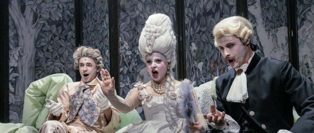 Z inscenace Farinelli  a Král